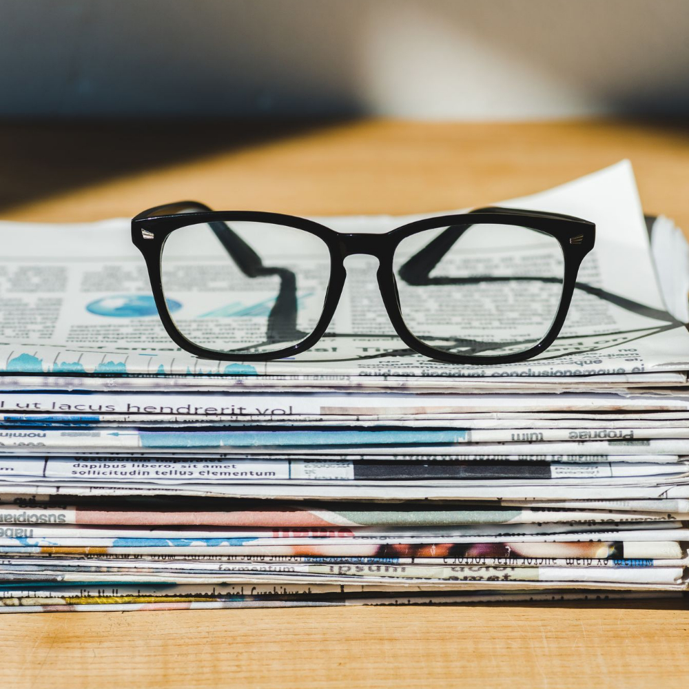 les médias ridiculisent les voyants